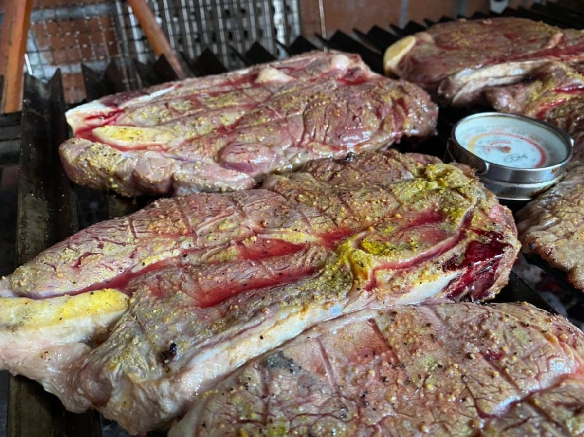 sellando-la-carne-asada-8 - Regio Asador Temperatura del carbón para la carne asada